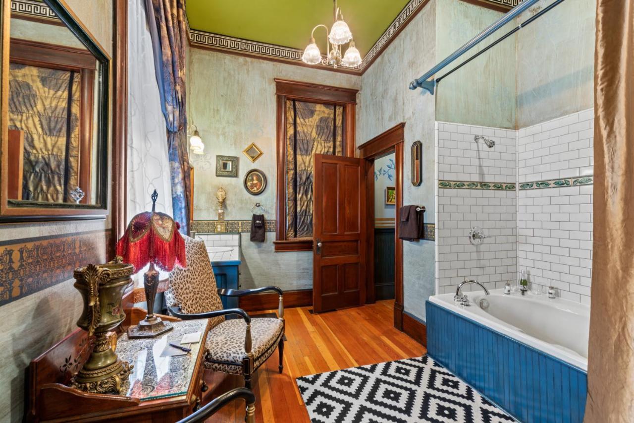 The Peerless Hotel